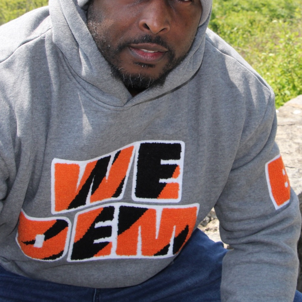 ONLY 8 LEFT for sale in all the CITY 🔥🔥🔥🔥CINCINNATI FOOTBALL  “WE DEM” HOODIE. - Picture 3 of 11